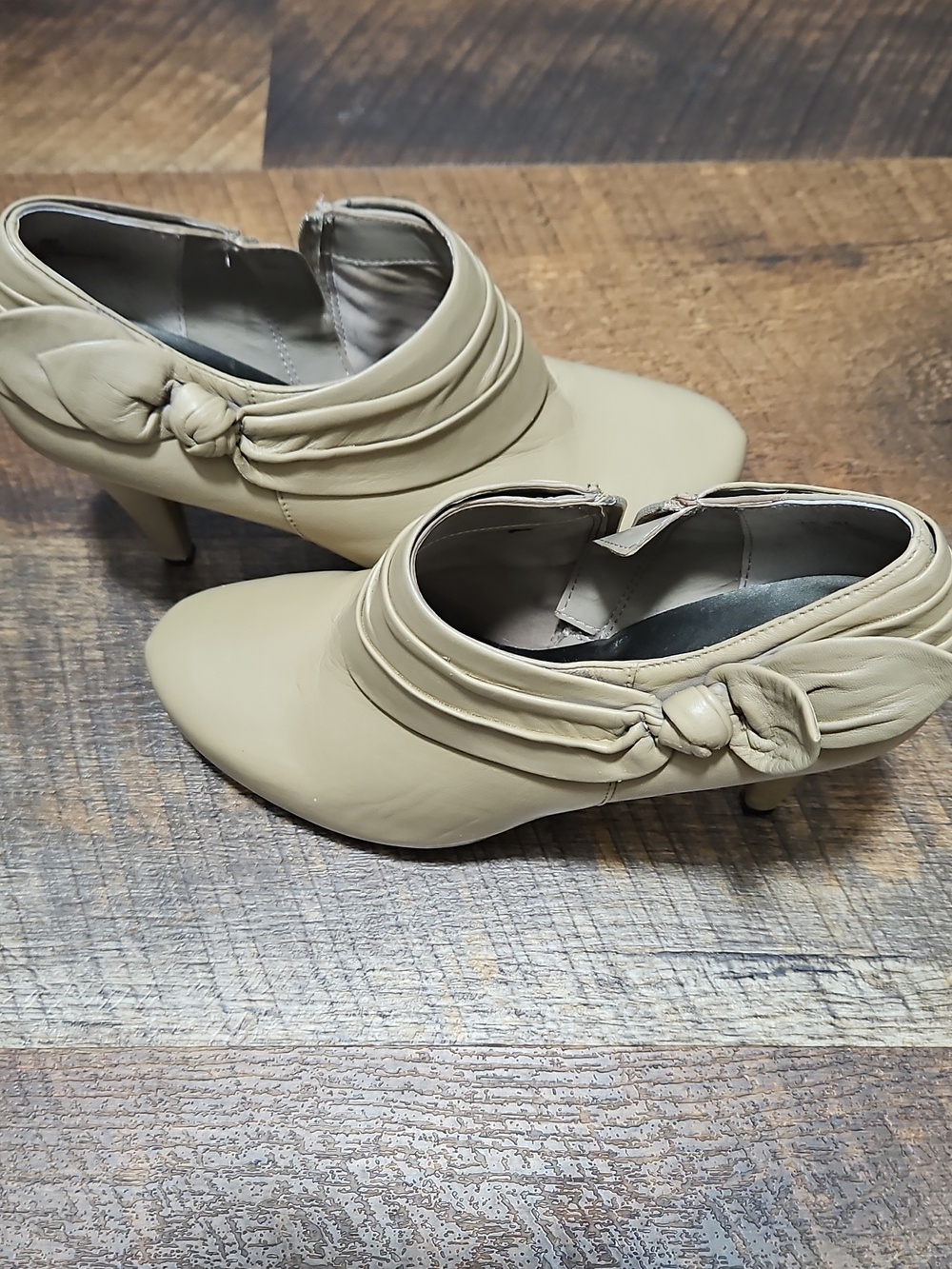 Me Too Laso Taupe Shooties